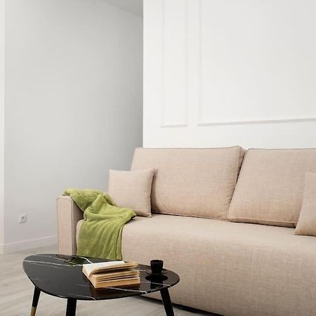 Newly Refurbished Modern 2-Bed Apartment In Heart Of Torremolinos Exterior foto