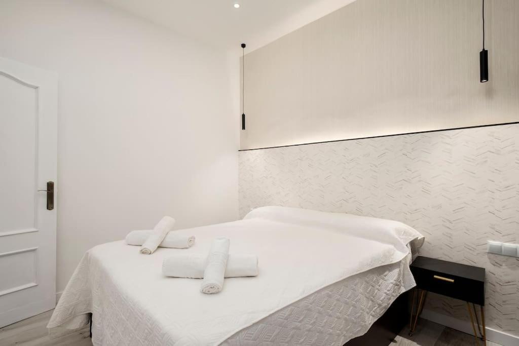 Newly Refurbished Modern 2-Bed Apartment In Heart Of Torremolinos Exterior foto