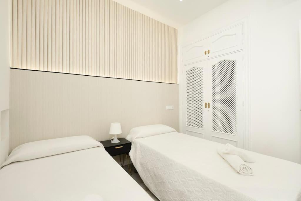 Newly Refurbished Modern 2-Bed Apartment In Heart Of Torremolinos Exterior foto