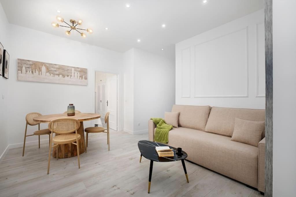 Newly Refurbished Modern 2-Bed Apartment In Heart Of Torremolinos Exterior foto